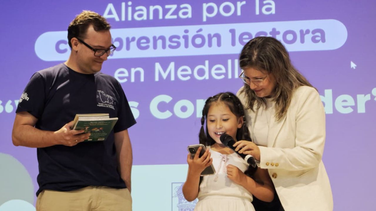 Medellín fortalece comprensión lectora en primaria con la estrategia ‘Vivir es Comprender’