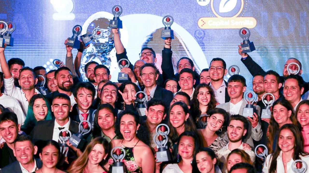Fico Gutiérrez reconoce a 60 emprendedores ganadores de Capital Semilla