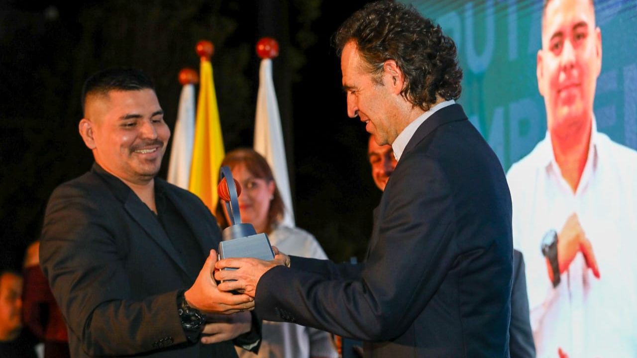 Fico Gutiérrez reconoce a 60 emprendedores ganadores de Capital Semilla