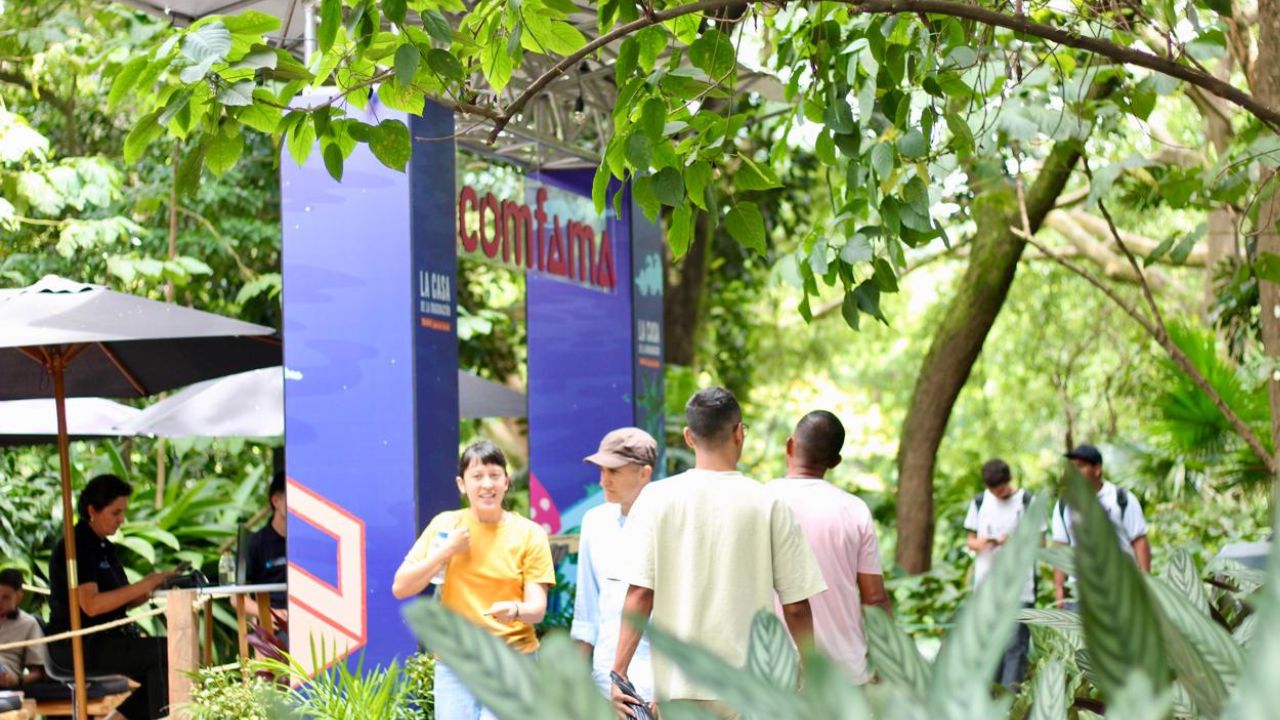 Medellín entrega bonos para que las familias se lleven libros gratis en la Fiesta del Libro