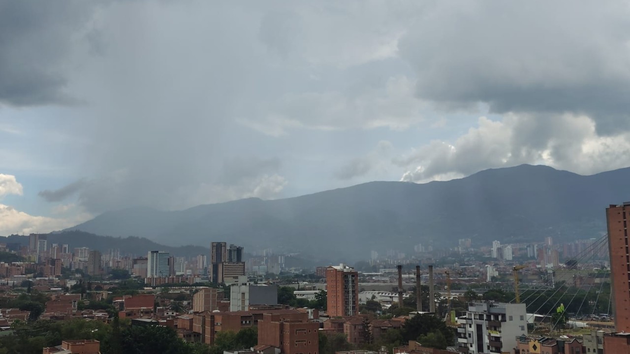 ¡No salga sin paraguas! Es viernes y la lluvia lo sabe