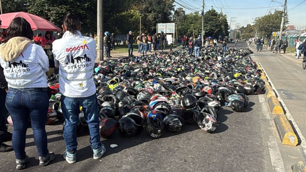 Manifestaciones de sectores del transporte bloquean vías en Bogotá