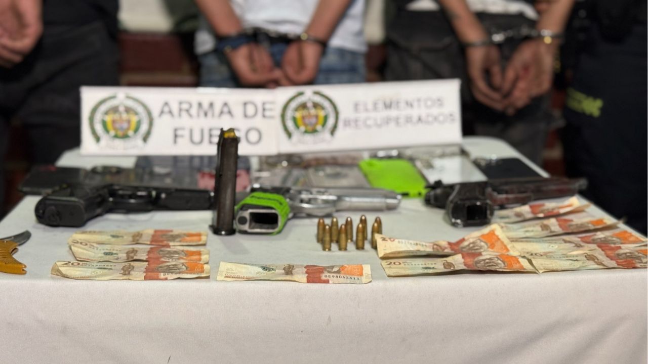 Ladrones secuestraron a nueve personas y trataron de huir por los techos en Medellín