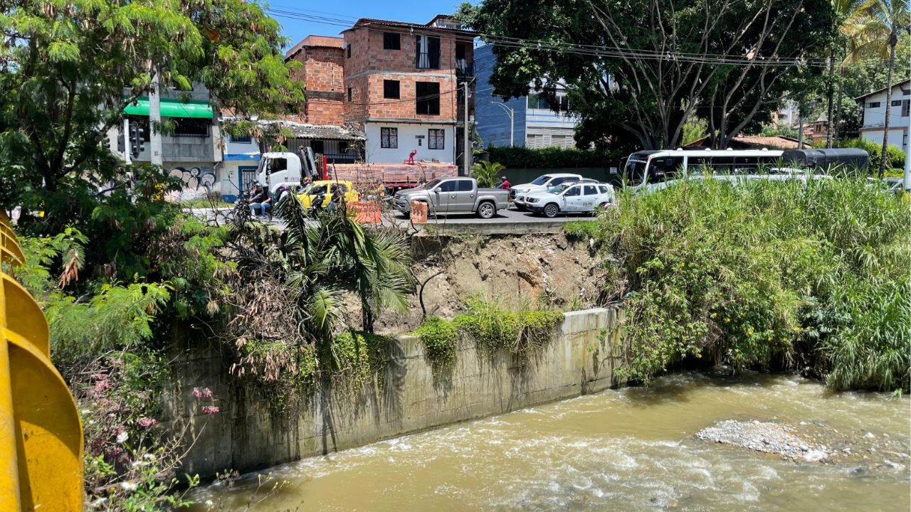 Medellín interviene más de 7 mil metros de quebradas para enfrentar la segunda temporada de lluvias Medellín refuerza quebradas para la segunda temporada de lluvias