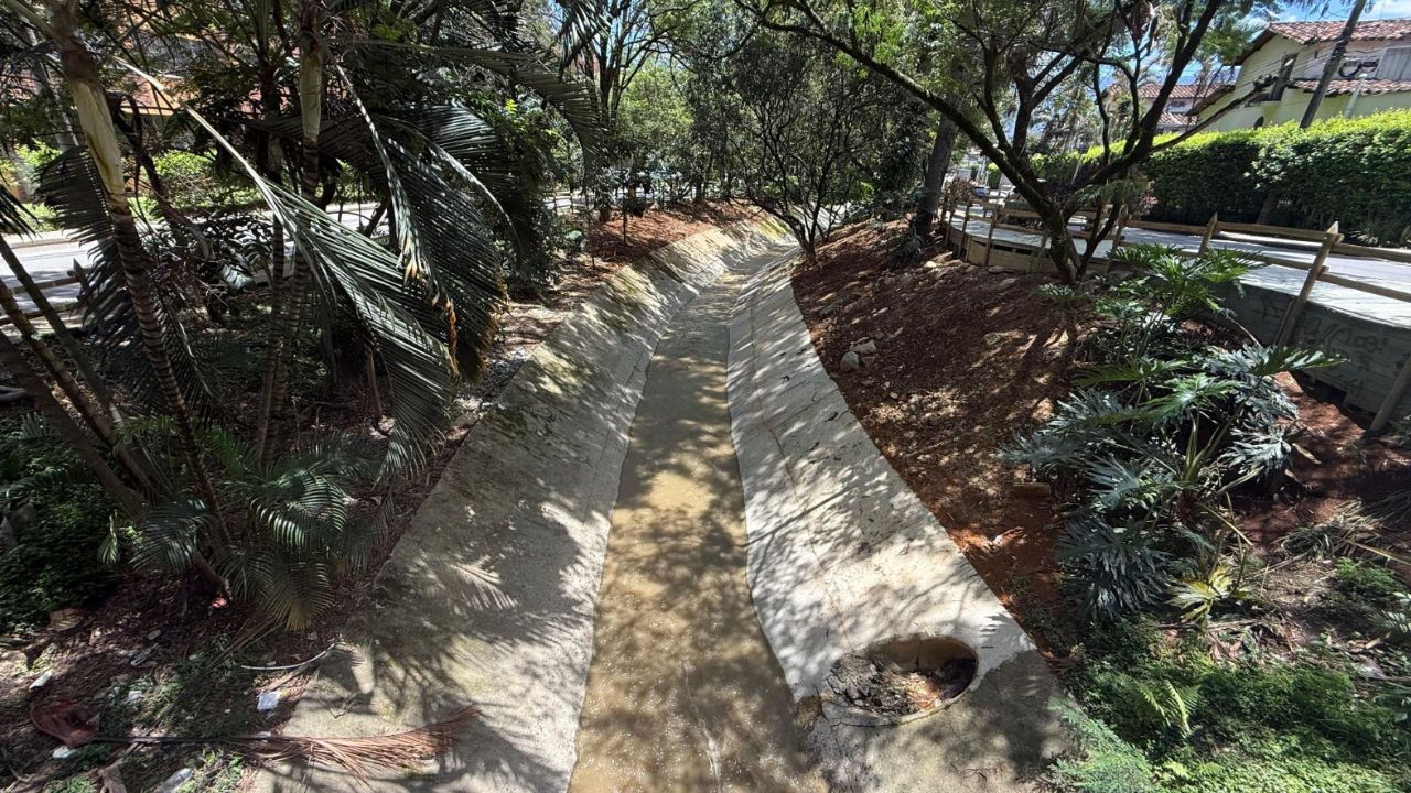 Medellín interviene más de 7 mil metros de quebradas para enfrentar la segunda temporada de lluvias