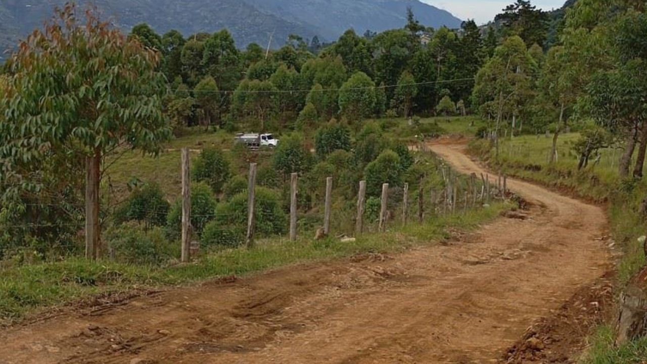 Bello construye una vía en Granizal que conectará la Autopista Medellín - Bogotá