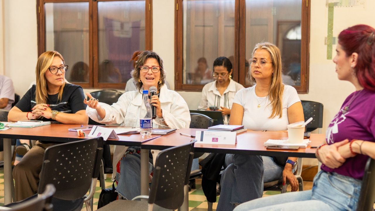 Medellín fortalece atención frente a la violencia digital contra mujeres y niñas