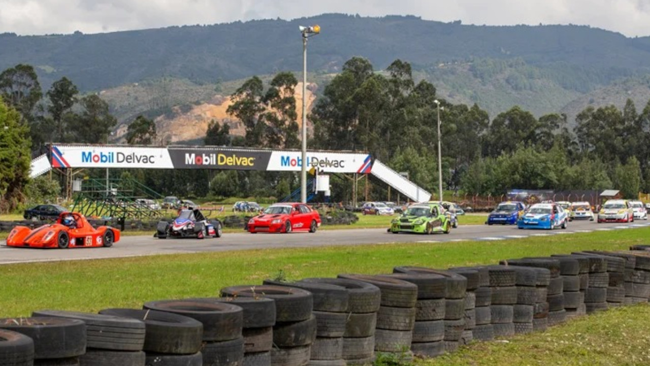Emocionante cierre del Campeonato Nacional de Automovilismo 2025: Definidos los campeones en la «Doble 100»