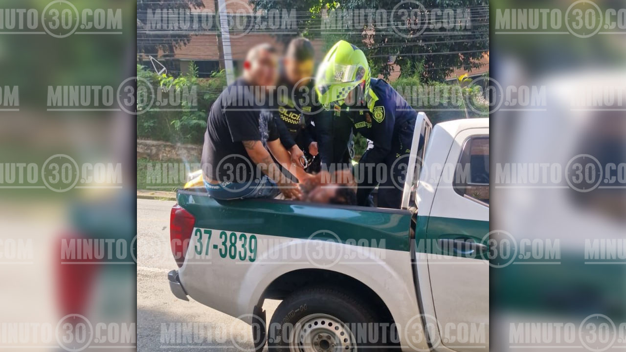 1 Urgente Al parecer muy drogado policía capturó en El Poblado a Almighty reconocido reguetonero
