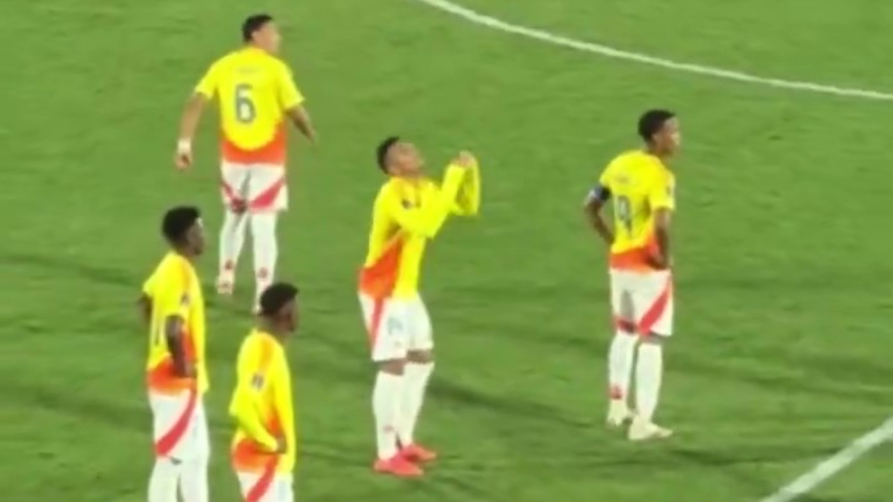 ¡Pongan subtítulos! Jugadores de Colombia vivieron un gracioso momento al no entender el inglés del árbitro