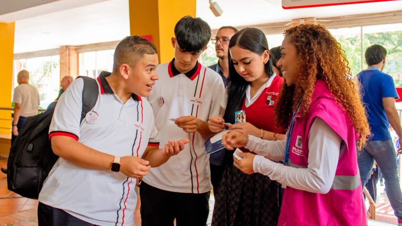 ¡Jóvenes de Medellín, a las urnas este domingo pues! Alcalde Fico Gutiérrez llama a votar masivamente por el Consejo Distrital de Juventud