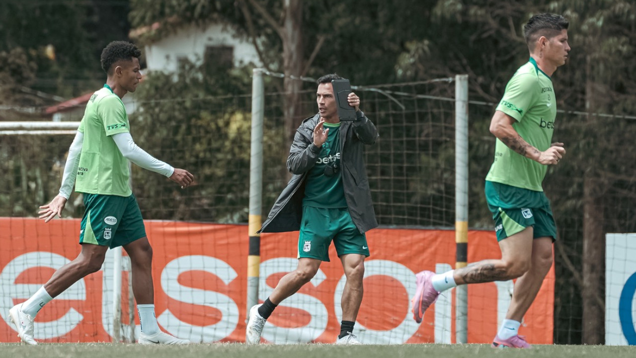 ¡Campuzano te lo confirmó! Sin comunicado oficial, quedó claro que Diego Arias está ratificado en Atlético Nacional