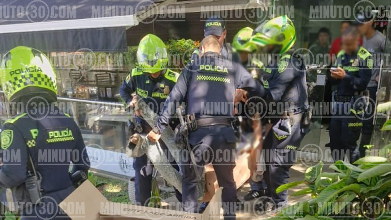 3 Urgente Al parecer muy drogado policia capturo en El Poblado a Almighty reconocido reguetonero
