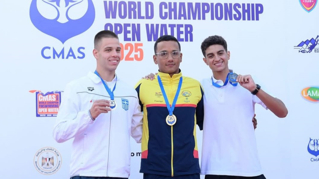 ¡Doble Oro! Alexander Jiménez brilla y cierra con broche de oro el histórico Mundial de Aguas Abiertas para Colombia