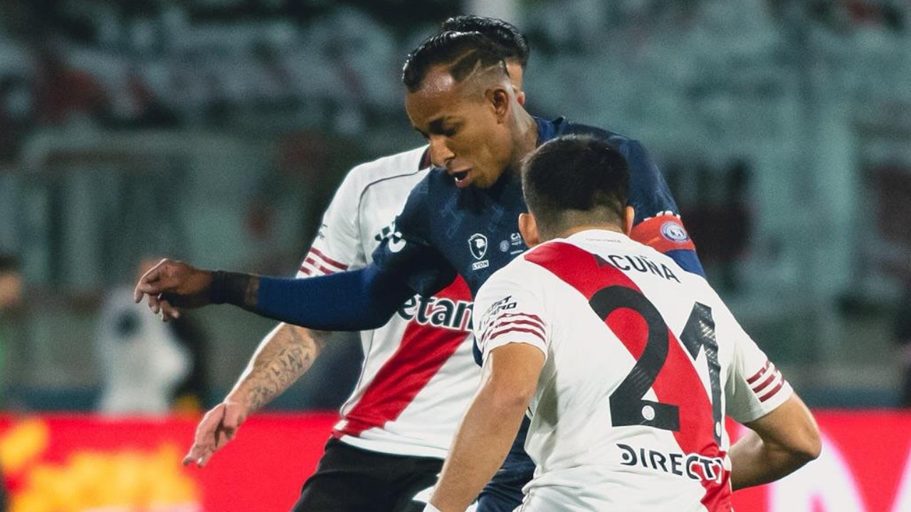¡Bello tiene un héroe en el fútbol argentino! Sebastián Villa sella la clasificación de Independiente Rivadavia a la final de la Copa Argentina