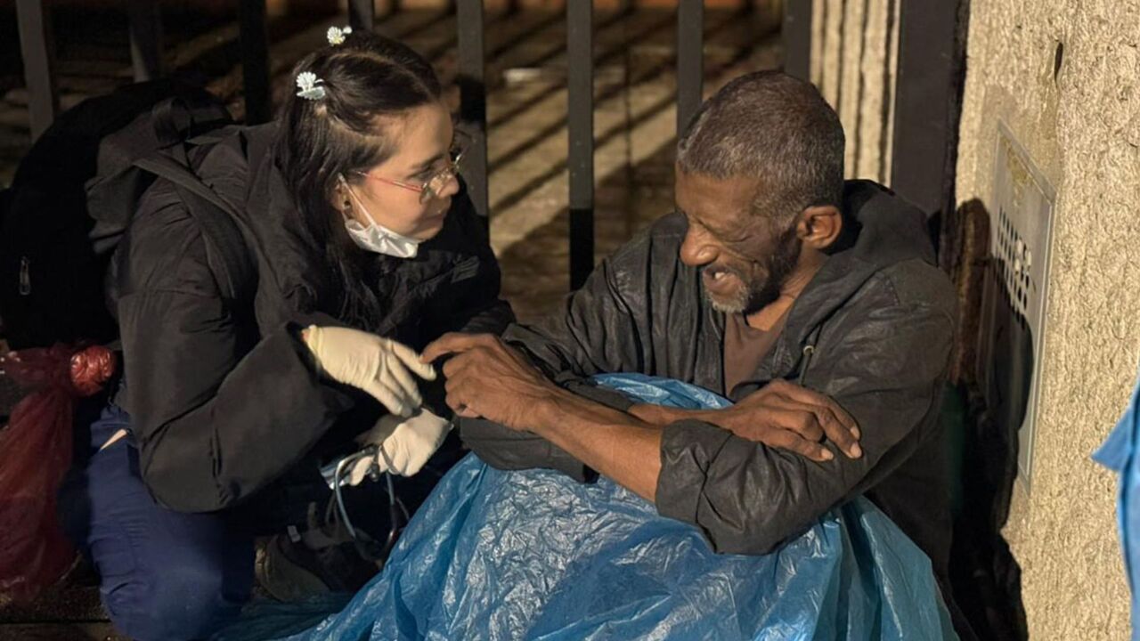 Medellín refuerza la atención al habitante de calle con aumento histórico de personal en territorio