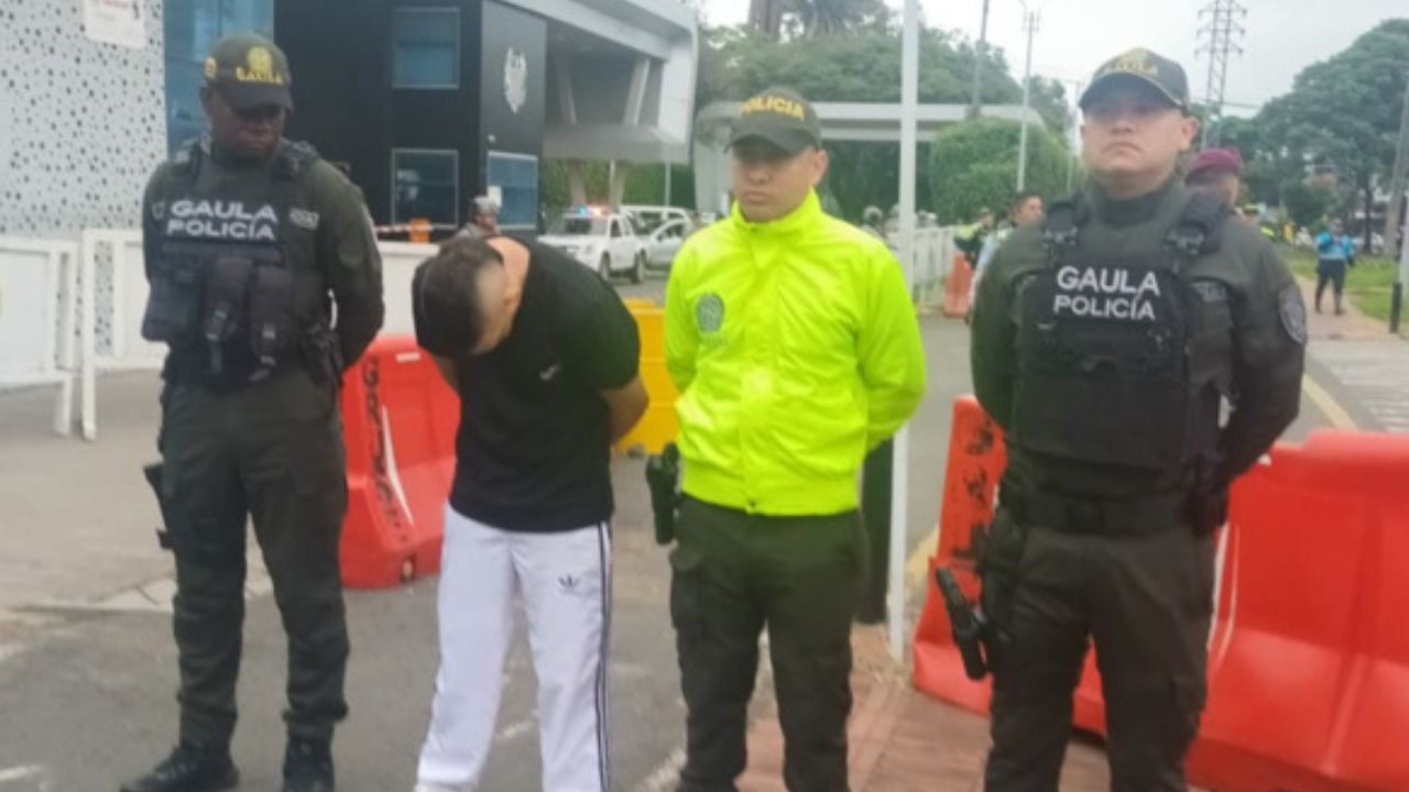 Capturado alias ‘Gramo’, presunto coordinador de atentado con camión bomba a Base Aérea de Cali