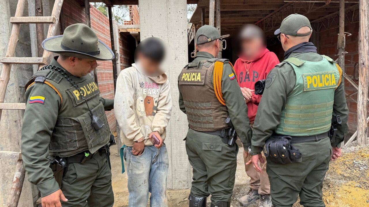 ¡Violaron sellos y siguieron la obra! Capturan a dos personas por construir ilegalmente en reserva ecológica de Usaquén