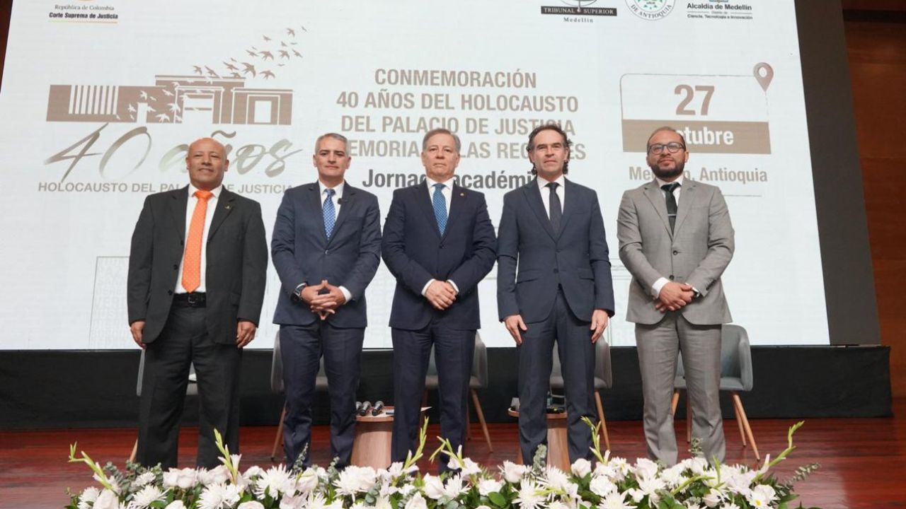 ‘Defender la justicia es defender la democracia’: Medellín conmemoró los 40 años del Holocausto del Palacio de Justicia