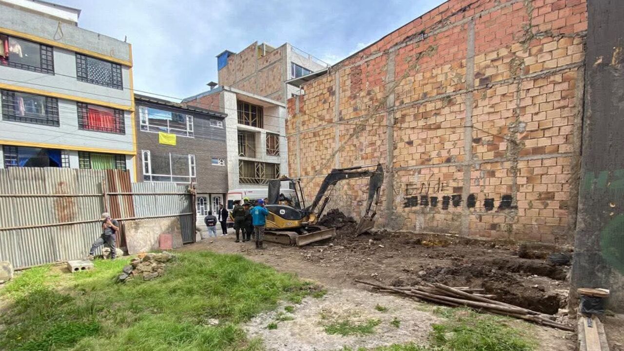 ¡Golpe al urbanismo ilegal! Caen dos hombres por intervenir zona protegida del humedal Techo