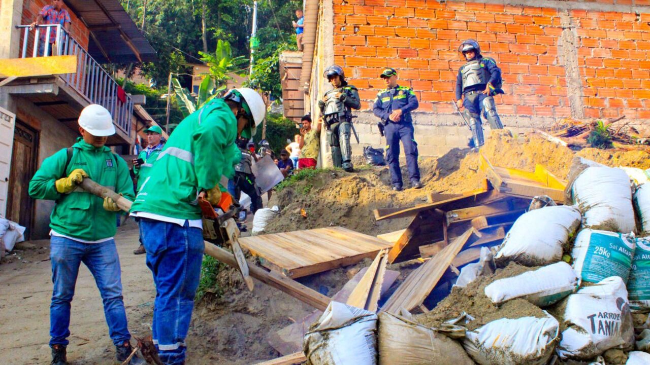 ¡Construcciones ilegales en la mira! Más de 1.400 obras sin licencia fueron demolidas en Medellín durante 2025