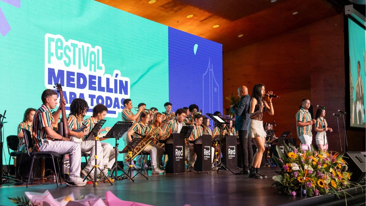 ¡Ellas marcan el ritmo del cambio! Medellín homenajeó a 12 mujeres que dirigen agrupaciones musicales