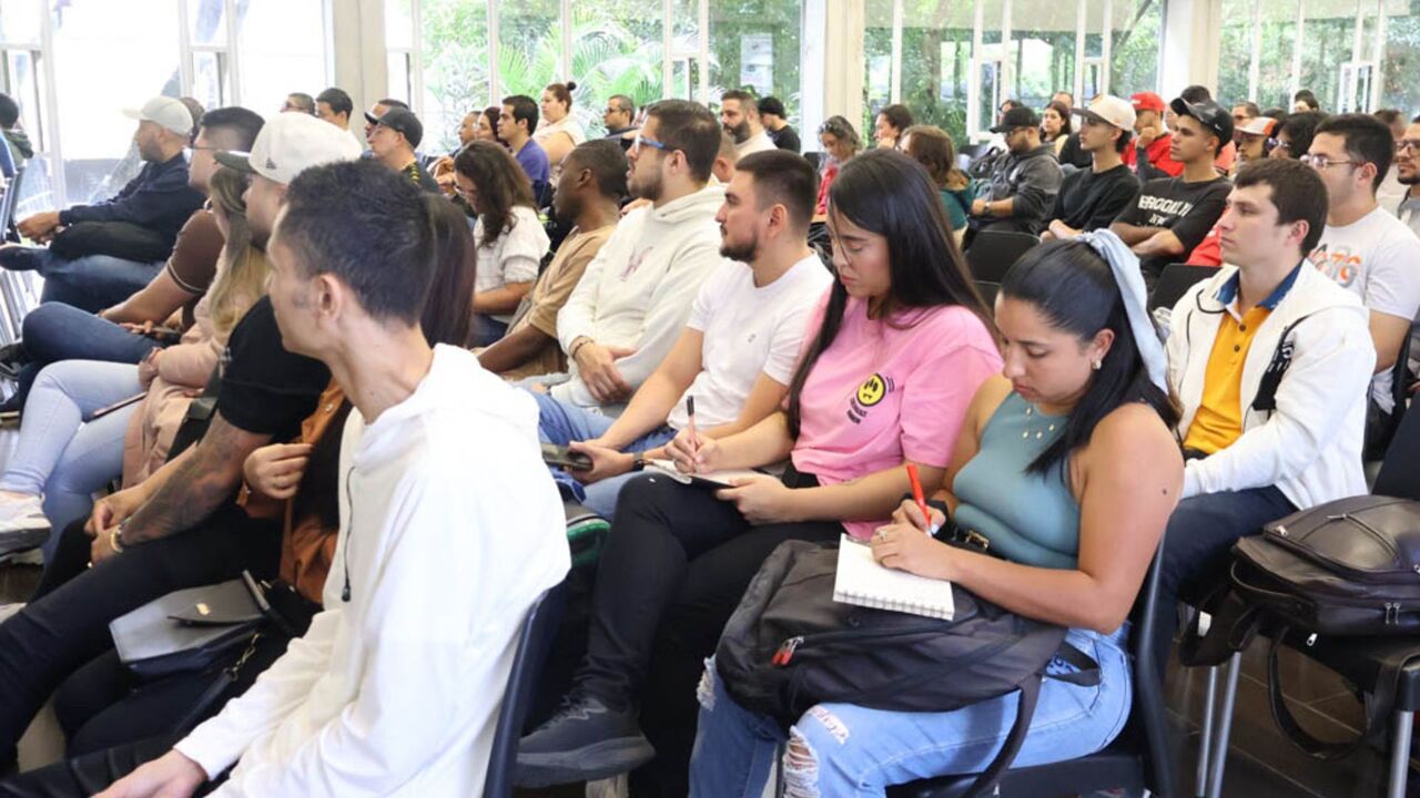 ¡Atención! Medellín lanza 1.500 nuevos cupos para fortalecer el bilingüismo a través de Medellinglish