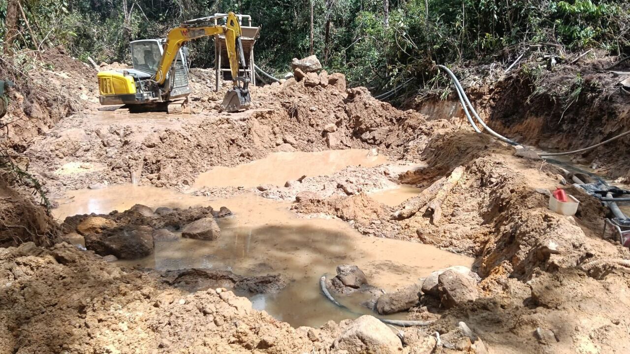¡Golpe a la minería ilegal en Antioquia! Autoridades suspenden extracción de oro y capturan a 10 personas en San Carlos