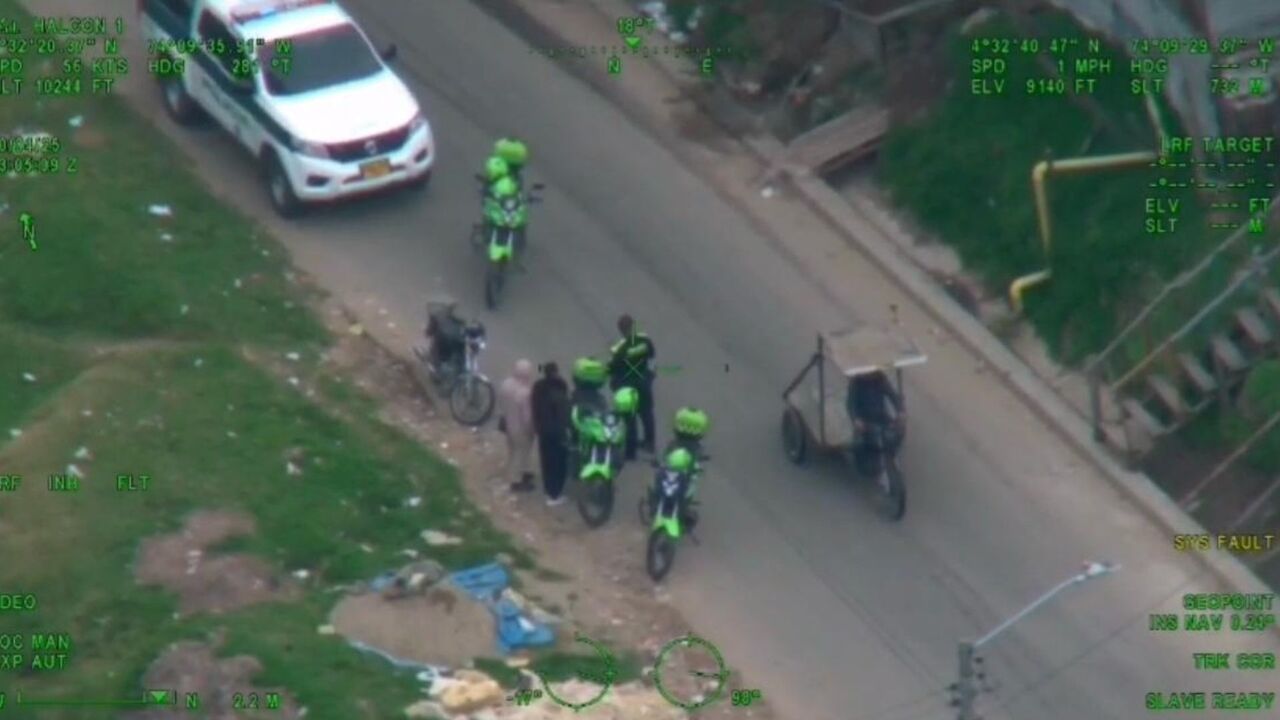 ¡Golpe al mercado criminal! Policía recupera 8 motos robadas y detiene a dos delincuentes en Bogotá