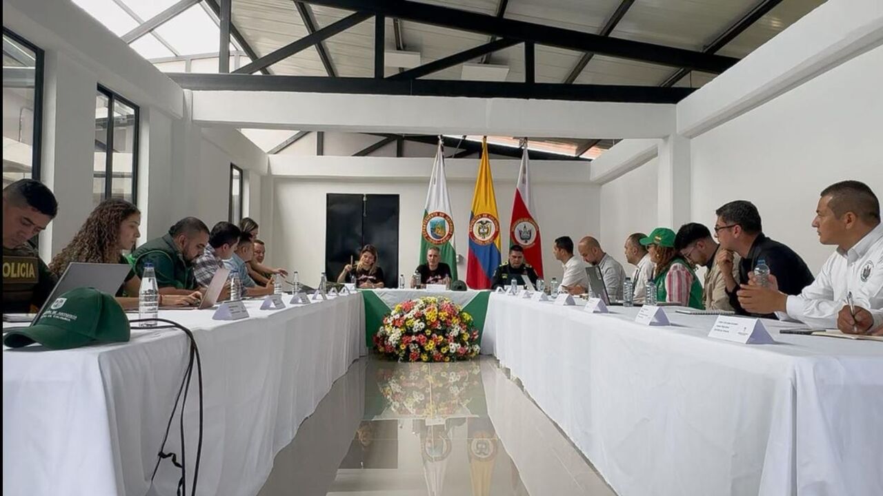 Hasta 100 millones por alias ‘Chamizo’ y ‘Borracho’: Gobernación de Antioquia busca capturarlos tras ataque a la Policía