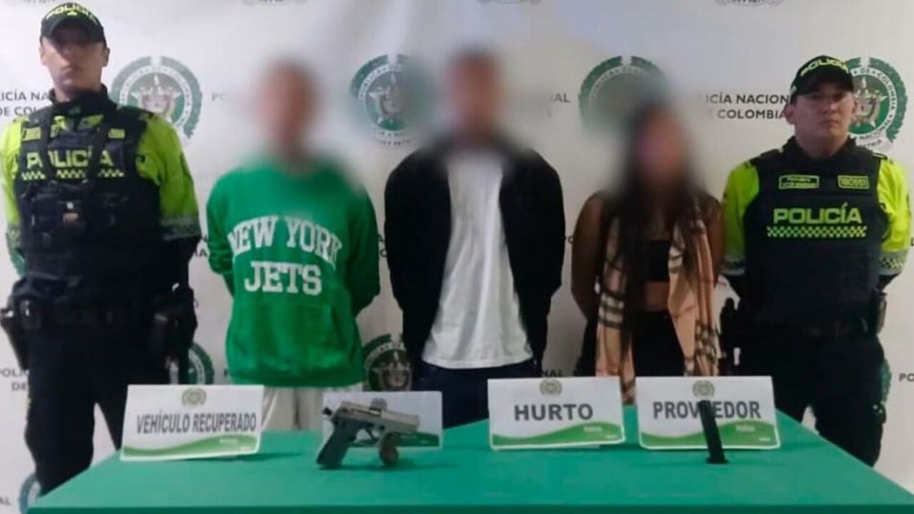 ¡A mano armada y en pleno servicio! Policía frustra el robo de un vehículo de plataforma en Bogotá