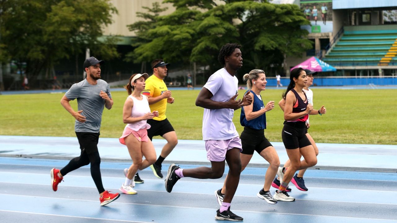 ¡Medellín se pone los tenis! Nace ‘RunnInder’, la primera comunidad oficial de corredores del Inder