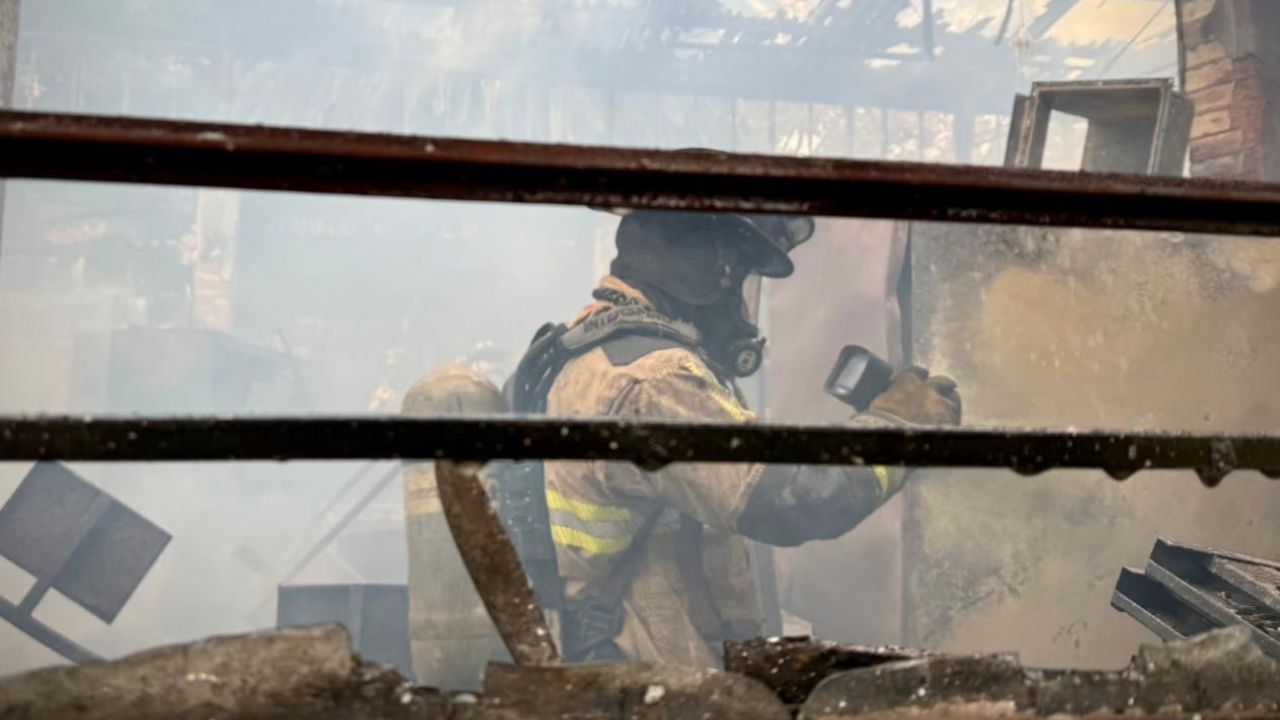 Incendio consumió almacén escolar en Engativá: estudiantes fueron evacuados