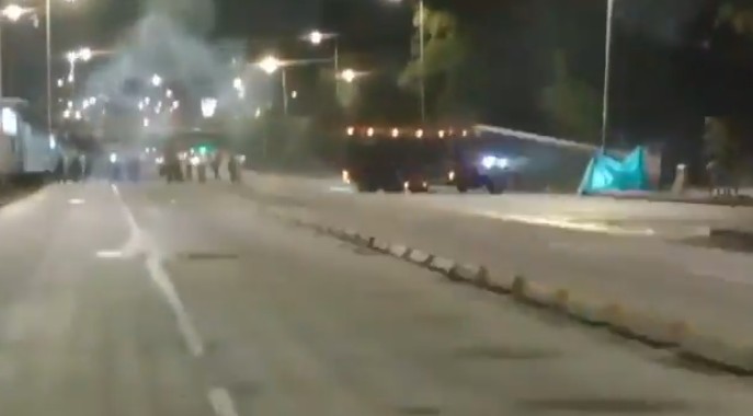 ¡«Bañaron» a los encapuchados en la Universidad Nacional! Alcalde de Bogotá ordenó Intervención Policial Inmediata