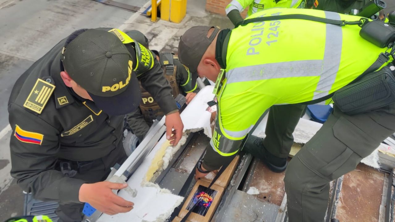 ¡Narco-Bus! Pillaron más de 300 kilos de cocaína escondidos en el techo del vehículo en vía a Villavicencio