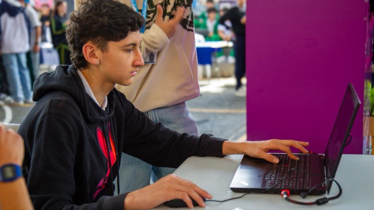 ¡Oportunidad única! Más de dos mil cupos gratis en cursos de tecnología e inteligencia artificial en Medellín