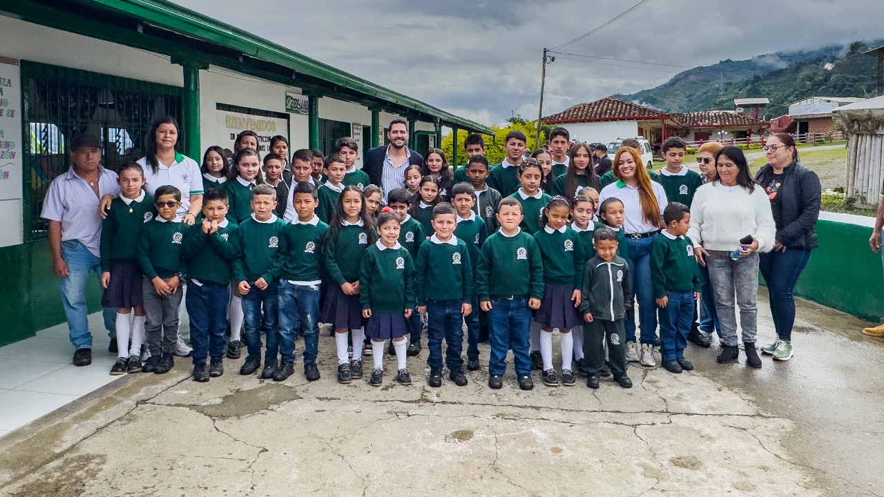 Inicia en Sonsón el plan más ambicioso en educación: se intervendrán y mejorarán 32 sedes escolares