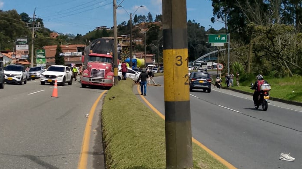 ¡Urgente! Violento choque múltiple en la Medellín Bogotá deja al menos un muerto y varios heridos
