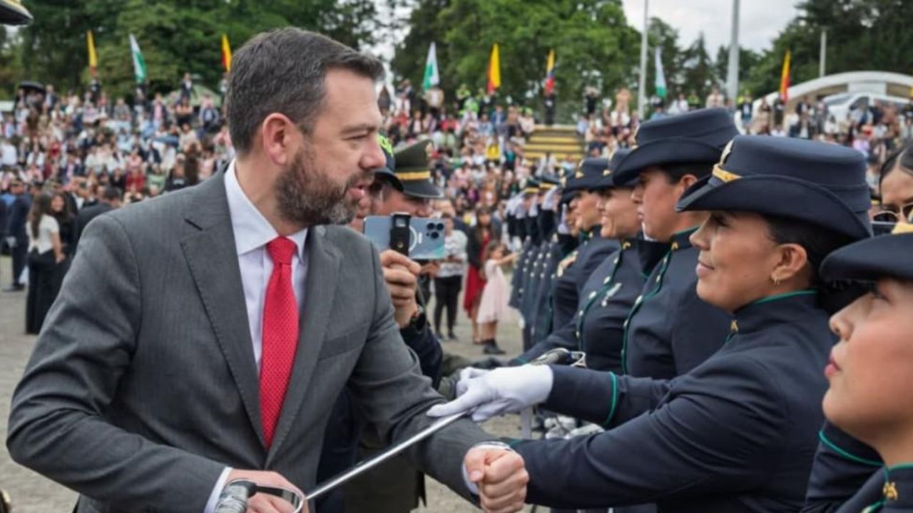 El Alcalde Galán Destaca Ascensos en la Policía Metropolitana de Bogotá