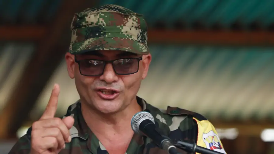 Ofensiva militar contra alias “Iván Mordisco” en el Guaviare: Petro dio la orden de bombardear