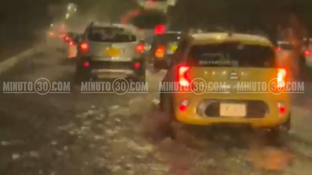 ¡Camine despacio! Inundaciones en la Autopista Sur a la altura de la Estación Ayurá
