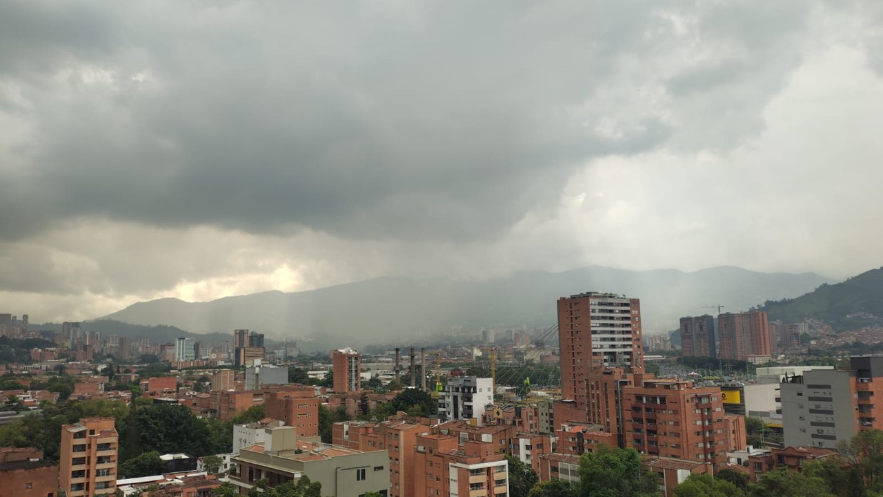 ¡Lleve paraguas! SIATA reporta intensas precipitaciones en varios municipios del Valle de Aburrá