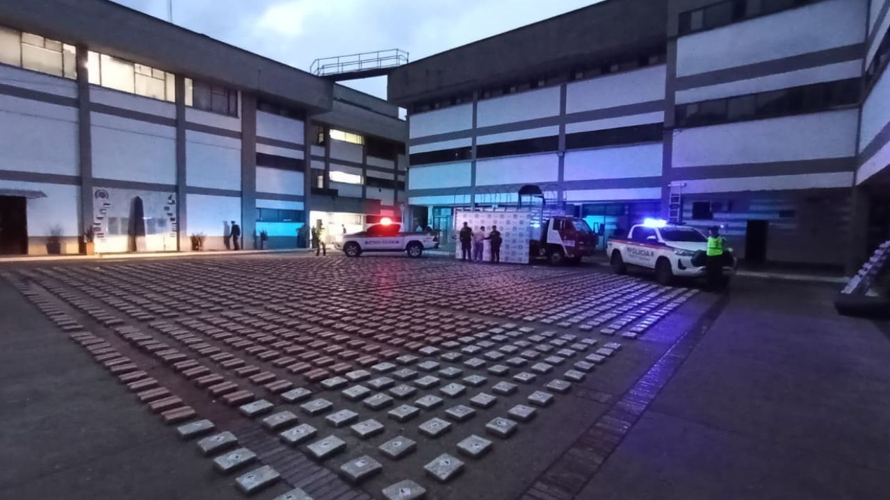 ¡Cayó cargamento millonario! Policía incauta más de mil paquetes de marihuana en una vía del Caquetá