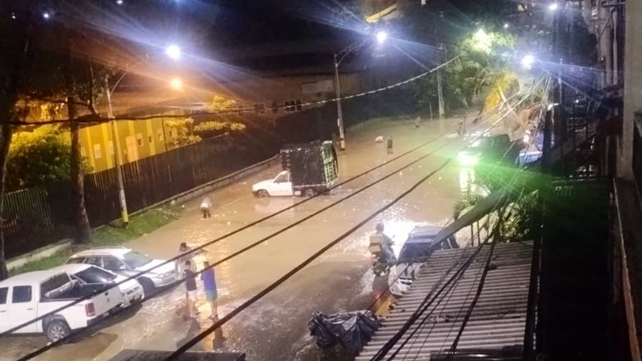 Balance de las emergencias en Medellín: un motociclista desaparecido, quebradas desbordadas y colapso de estructuras