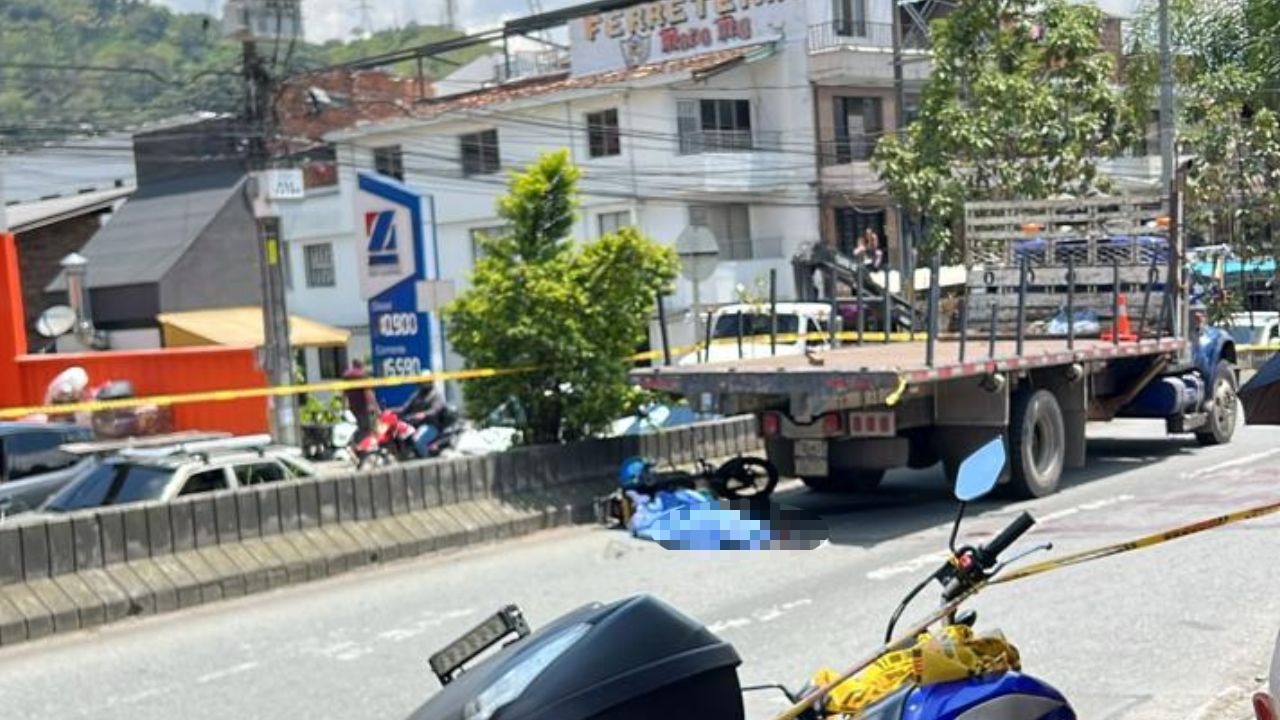 ¡Fuerte choque! Le quitó la vida a un motociclista en el barrio San Gabriel en Itagüí