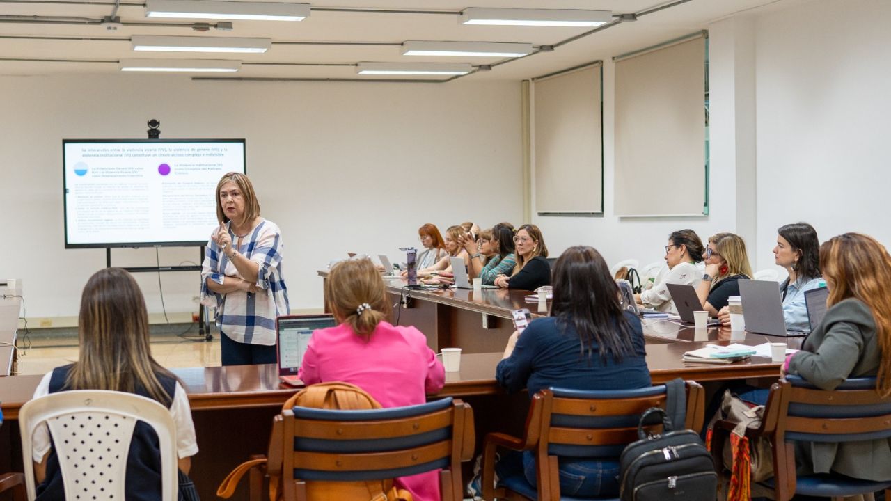 Medellín avanza en la protección de las mujeres frente a nuevas formas de violencia
