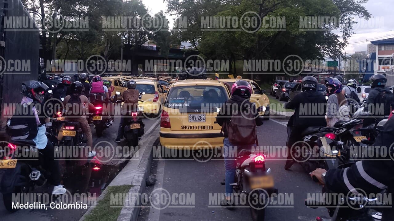 ¡Ármese de paciencia! Taxistas bloquean la regional por el Puente de la 33