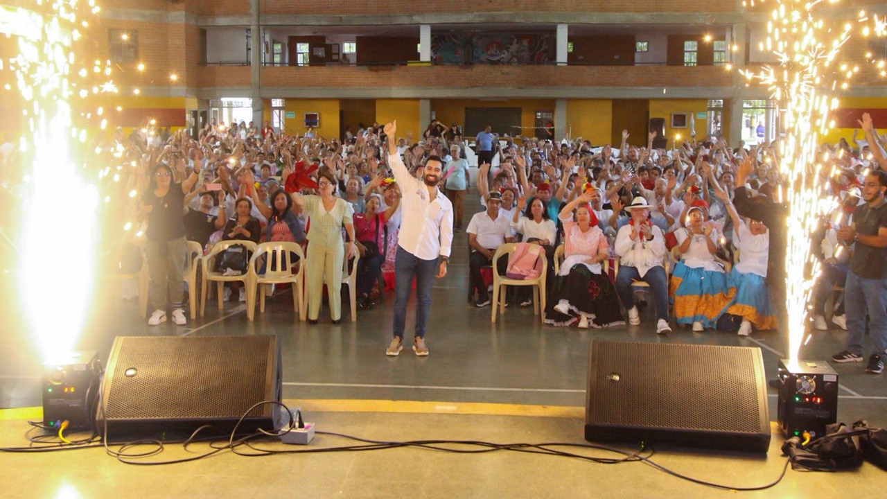 Más de 1.000 adultos mayores de toda Medellín se unieron al Gran Encuentro del Adulto Mayor junto al concejal Santiago Perdomo