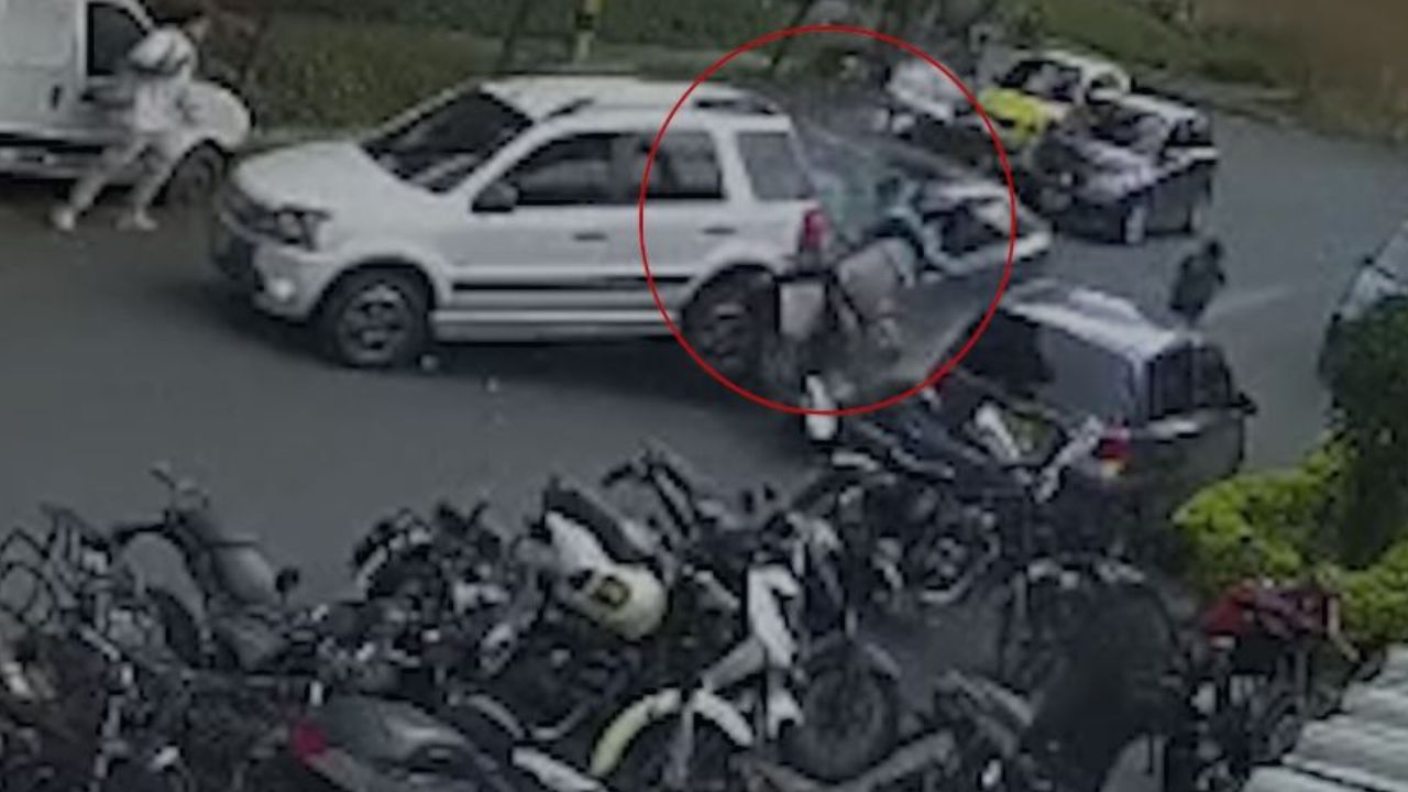 ¡Le puso alas a los ‘angelitos’! Así fue la tremenda atropellada que le pegó un conductor a presuntos fleteros en Medellín