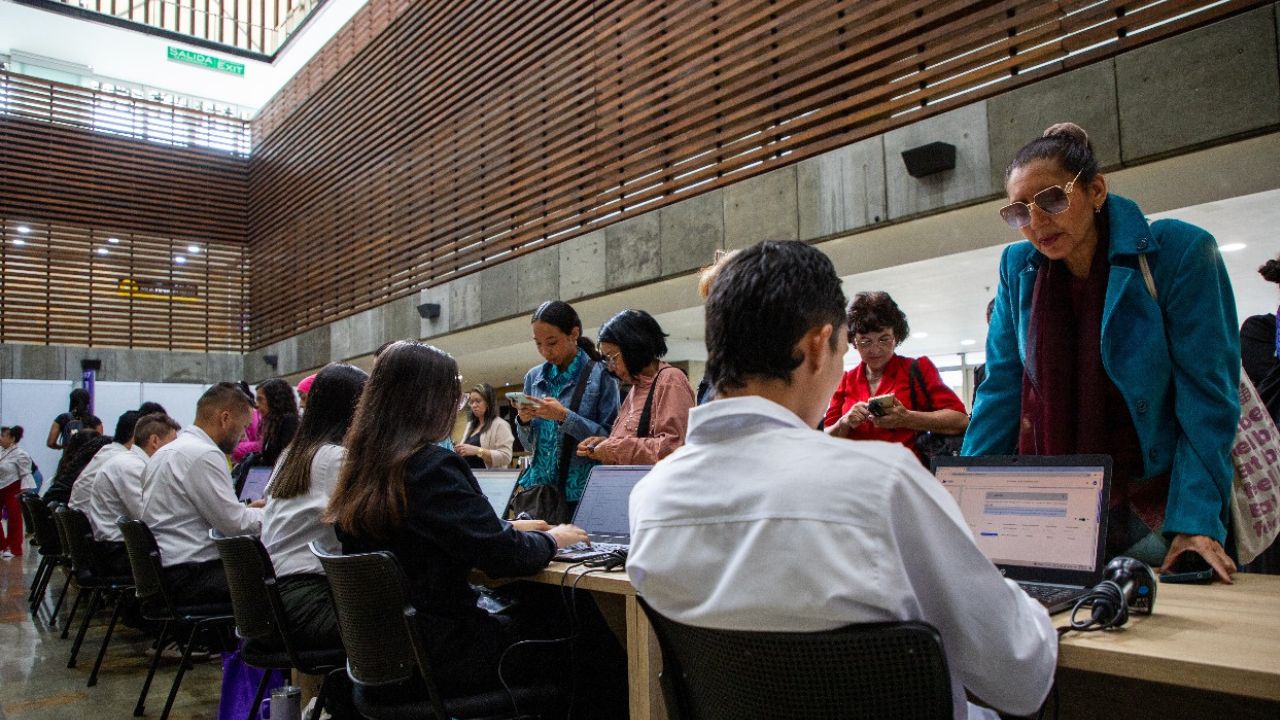 ¡Poder femenino en acción! Medellín lanzó su primer festival para mujeres con 6.200 vacantes laborales